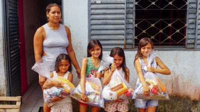 Prefeitura de Benevides distribui kits de alimentação escolar para os alunos da Rede Municipal de Ensino