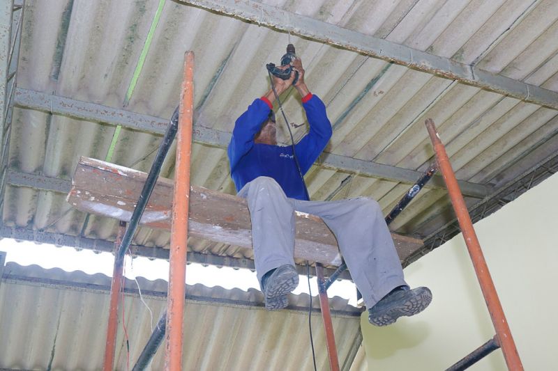 Prefeitura de Benevides realiza serviço de revitalização na escola Sagrado Coração de Jesus