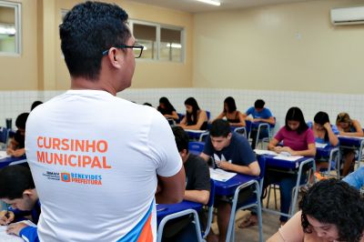 Estudantes fazem a prova do Processo Seletivo para o Aprova Benevides 2023