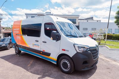 Entrega do novo transporte sanitário amplia acesso a tratamentos de saúde para pacientes de Benevides 