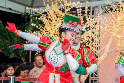 Murinin é envolto no espetáculo das luzes de Natal