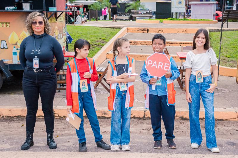 Comitê das Crianças realiza blitz educativa com mini multa na principal avenida de Benevides 