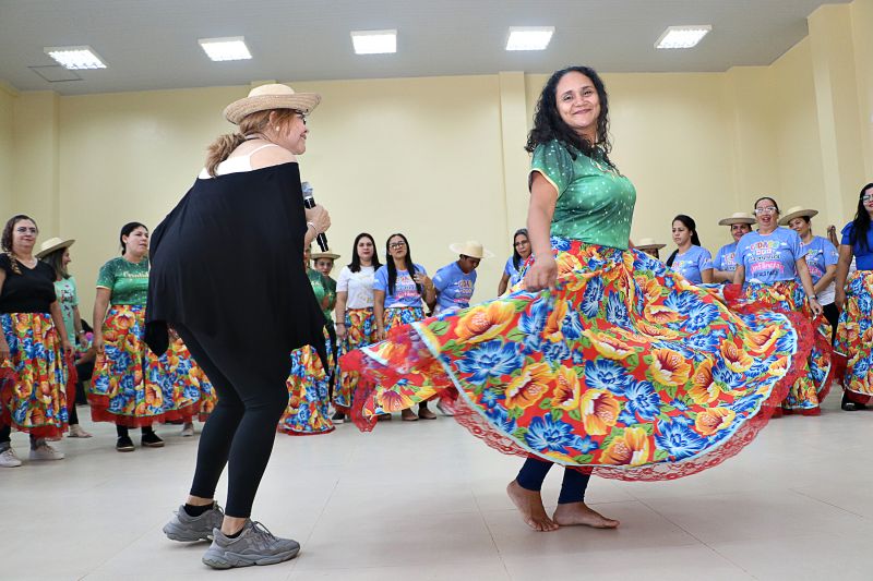 Professores da Educação Infantil participam de oficina Dança e Ludicidade 