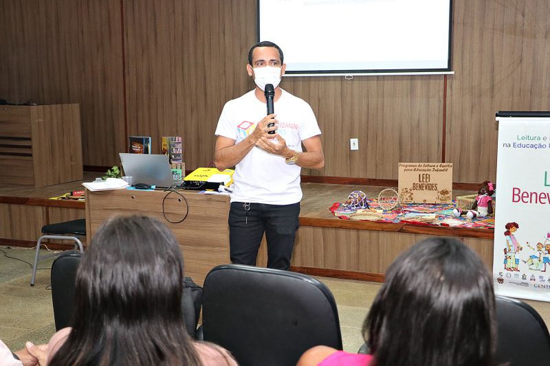 Formação do Programa de Leitura e Escrita da Educação LEEI