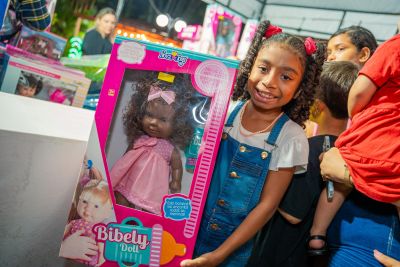 Natal da Infância leva alegria às crianças da Rede Municipal com a entrega de mais de 8 mil brinquedos