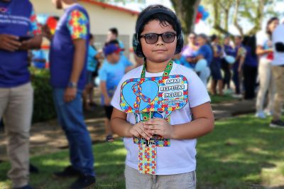 Caminhada pela conscientização sobre o autismo é realizada em Benevides