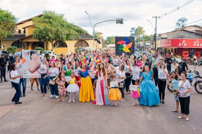 Carrinhada do Bebê é marcada pelo lançamento do projeto “Papai Tá Aqui” e assinatura de Lei da Paternidade Protetiva e Afetiva