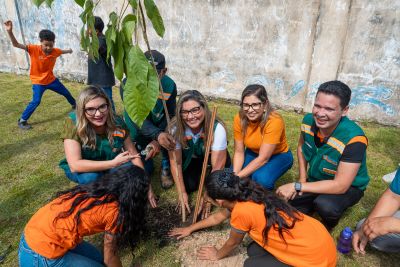 Prefeitura de Benevides planta mais de 700 mudas de árvores com a participação de estudantes