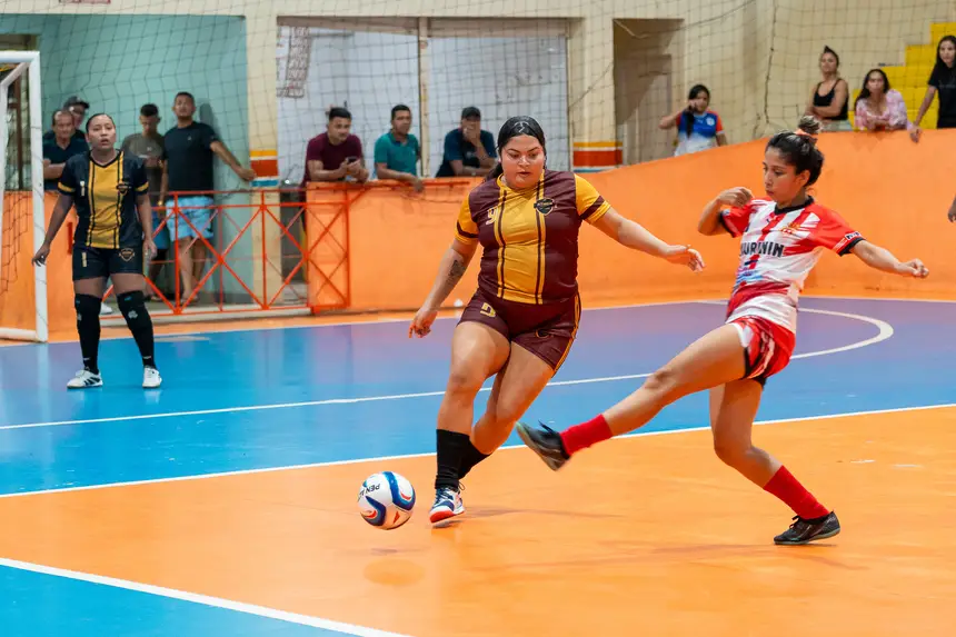 Campeonato Municipal Feminino de Futsal 2026 estreia com seis gols e três classificados