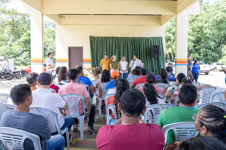 Prefeitura de Benevides entrega máquinas para melhor viabilizar o trabalho de agricultores