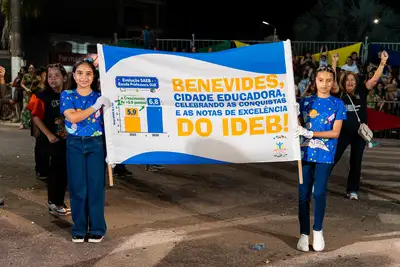 notícia: Desfile da Semana da Pátria reuniu estudantes de escolas públicas e particulares na sede de Benevides